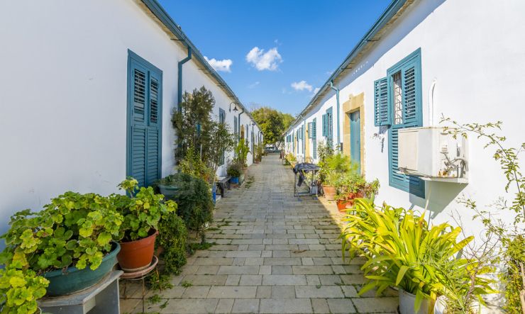 Samanbahçe quarter by the walls